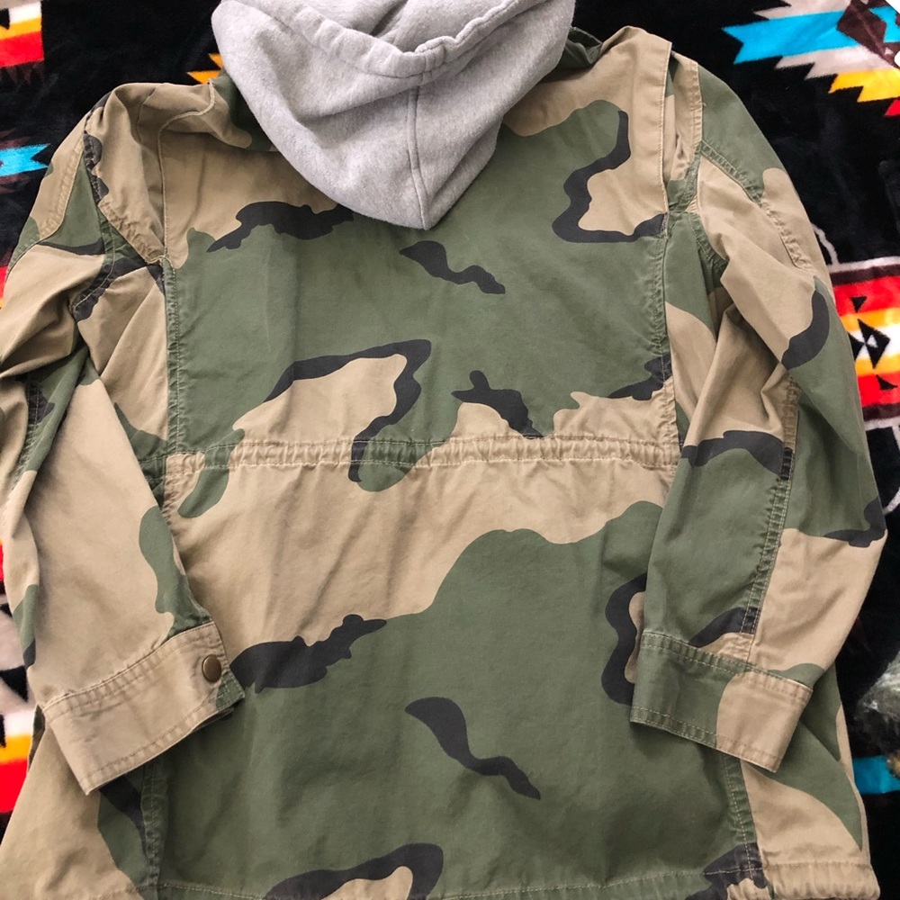 Women’s FOREVER 21 camo jacket